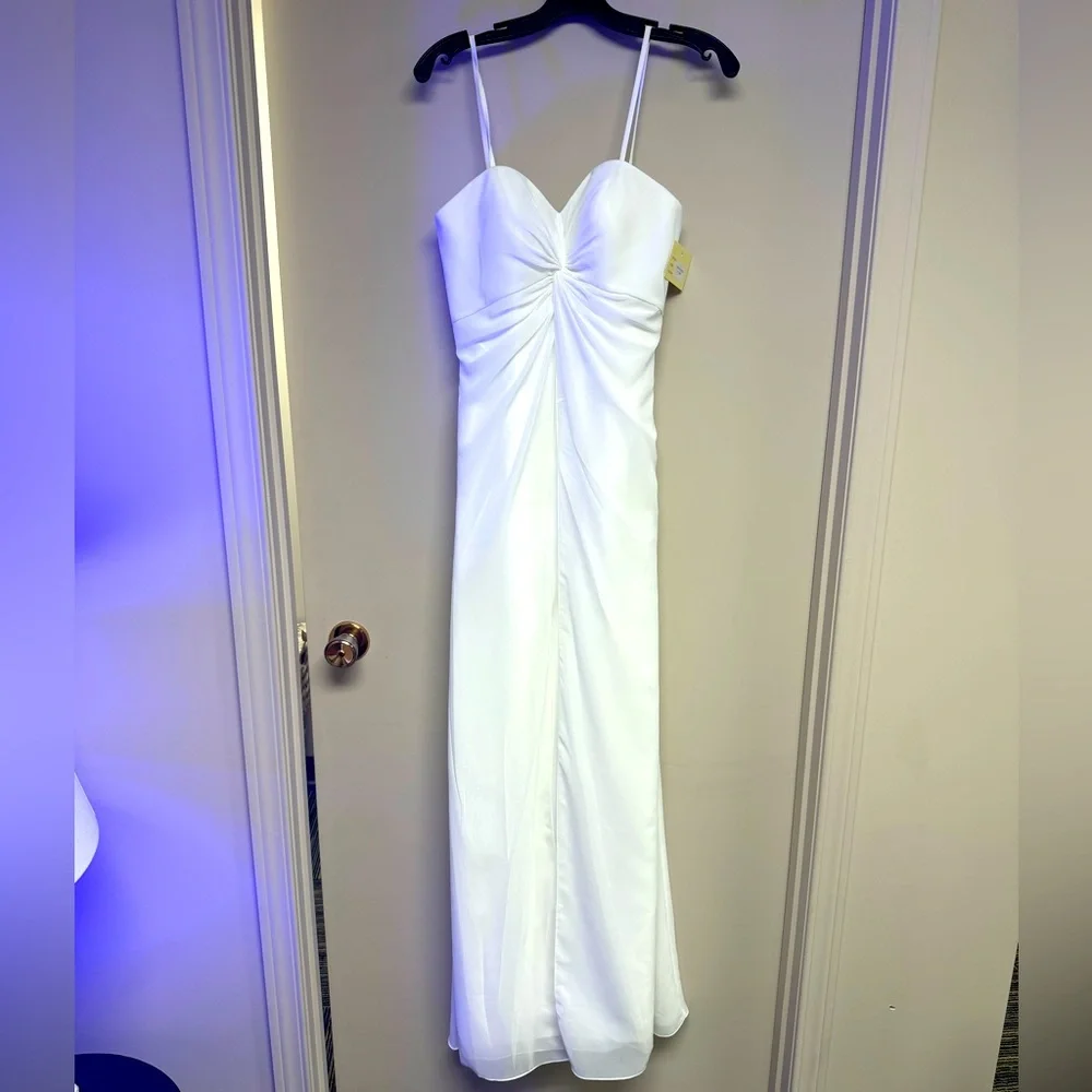 New never worn wedding dress - Picture 1 of 6